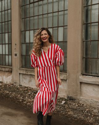 ROZRADOSTNĚNÁ "Volánkové" Moc jsem si přála vyplnit přání vysokých žen a právě se díváte na ono splněné přání. Tím...