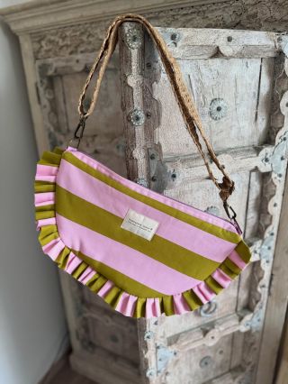 Minulý rok jsme tento střih “nakousnuly”, ale nebyl prostor dokončit. A tak jsme vzaly střih z loňska, trochu ho zvětšily,...